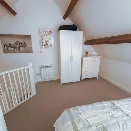 Cosy Flat In Ampney Crucis Apartment Exterior photo