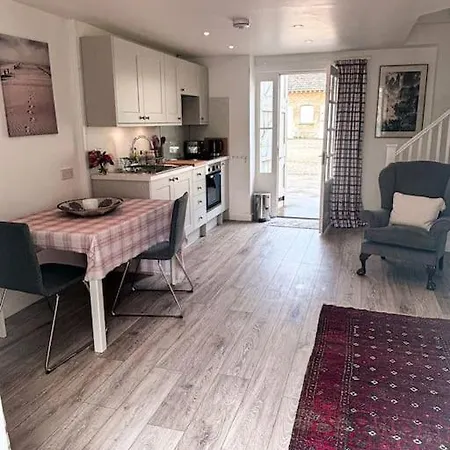 Cosy Flat In Ampney Crucis Apartment Exterior photo