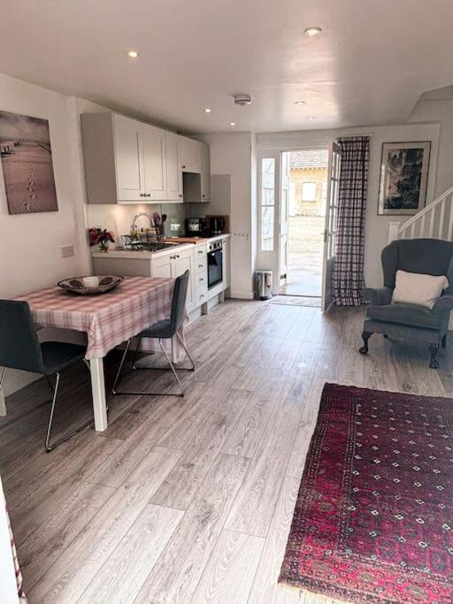 Cosy Flat In Apartment Ampney Crucis